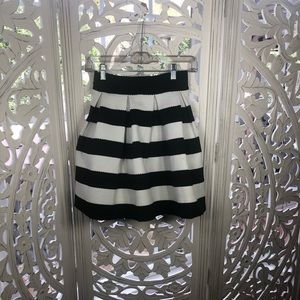 EXPRESS Black and White pleated skirt